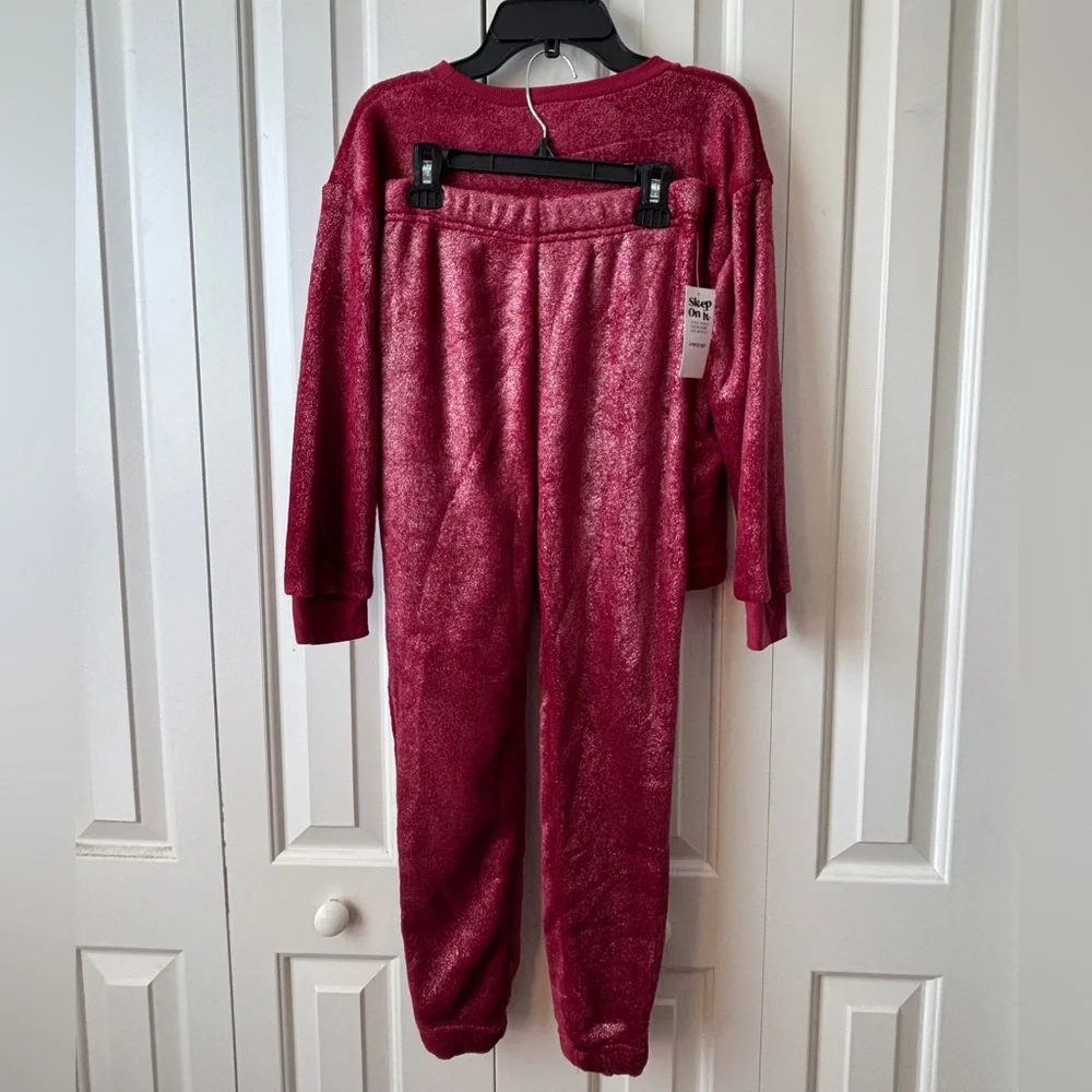 NWT Sleep On It Fleece Pajama Set in Berry